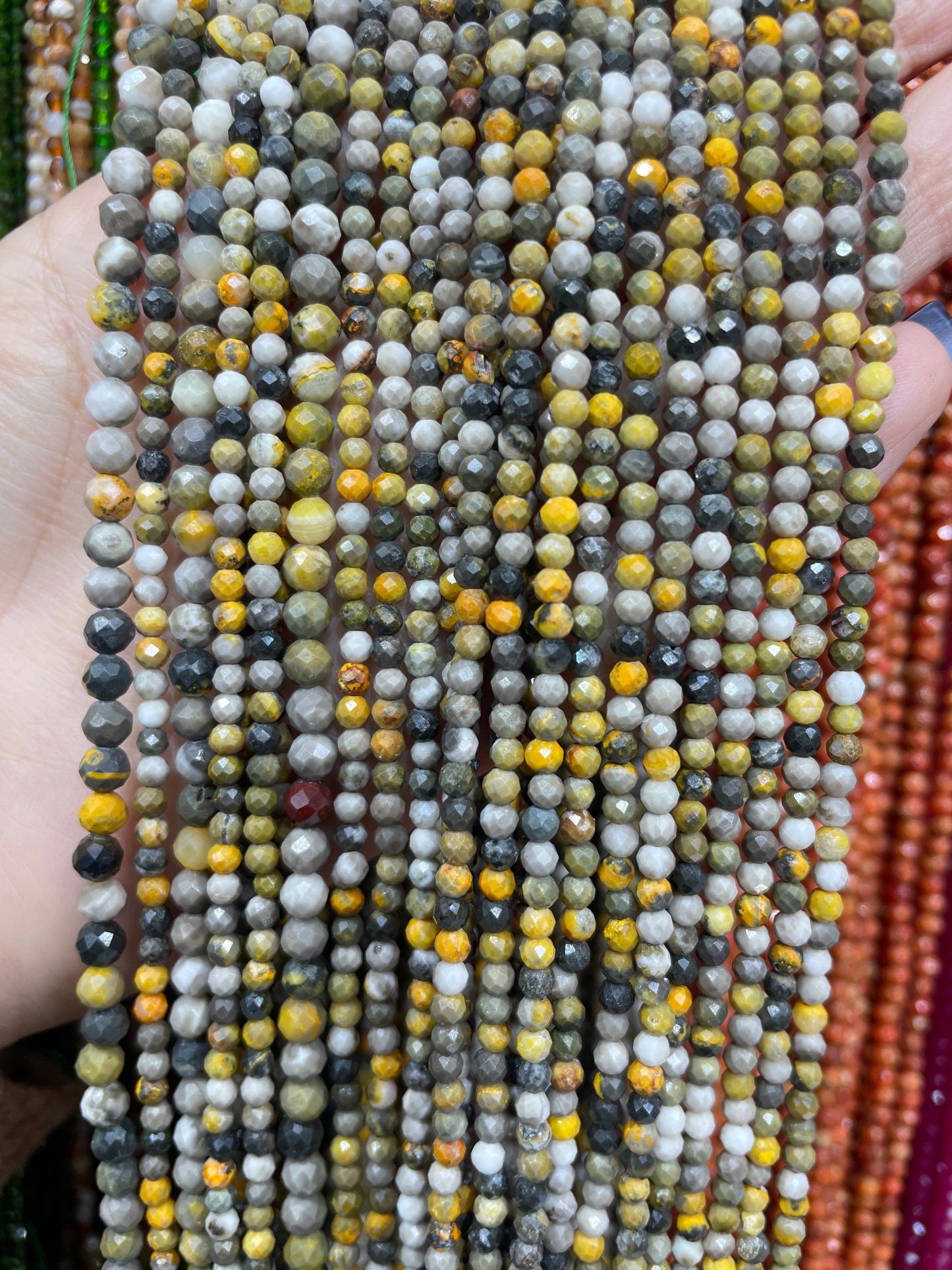faceted bumble bee strand