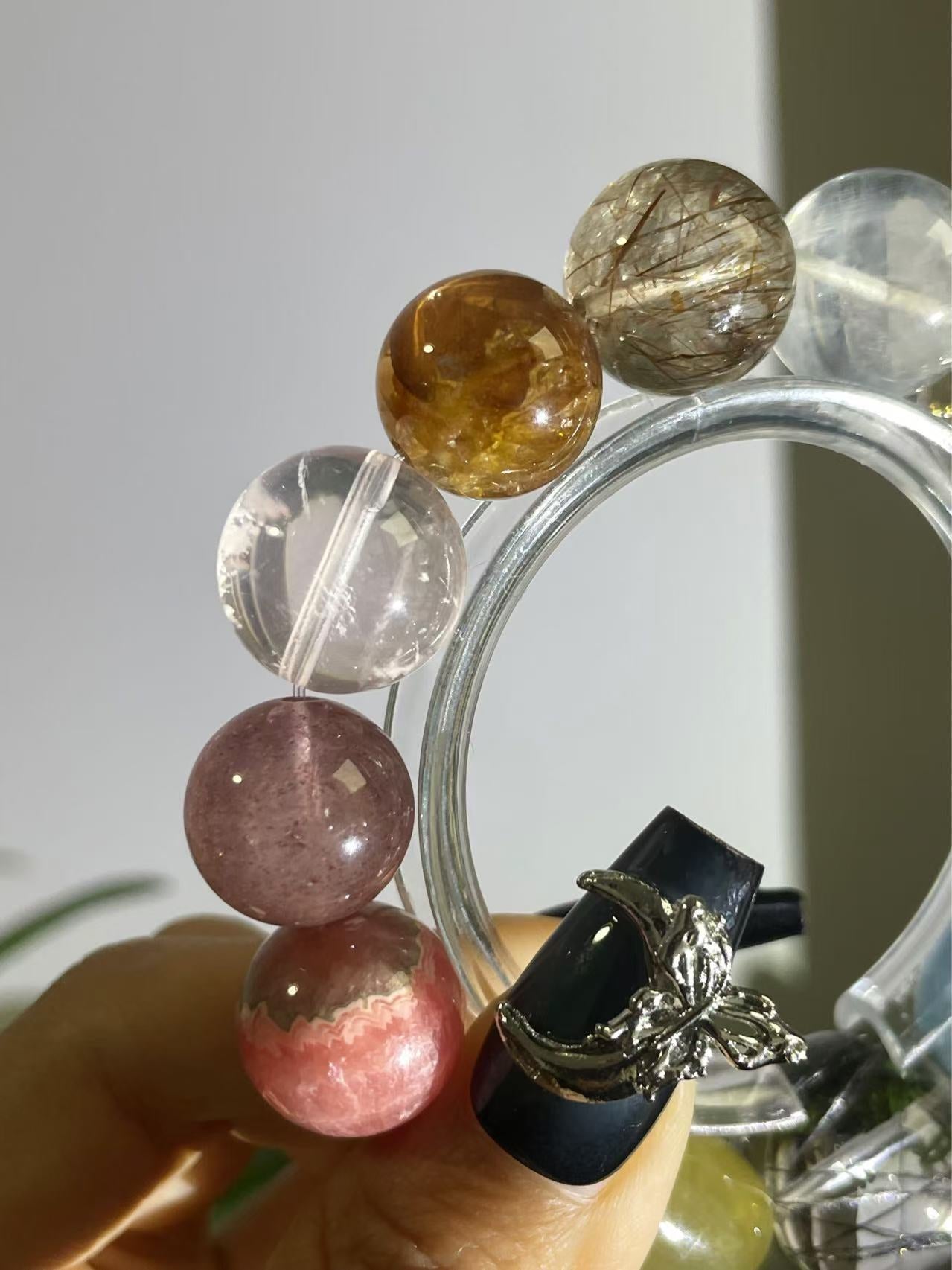 mixed material bracelet with well selected bead