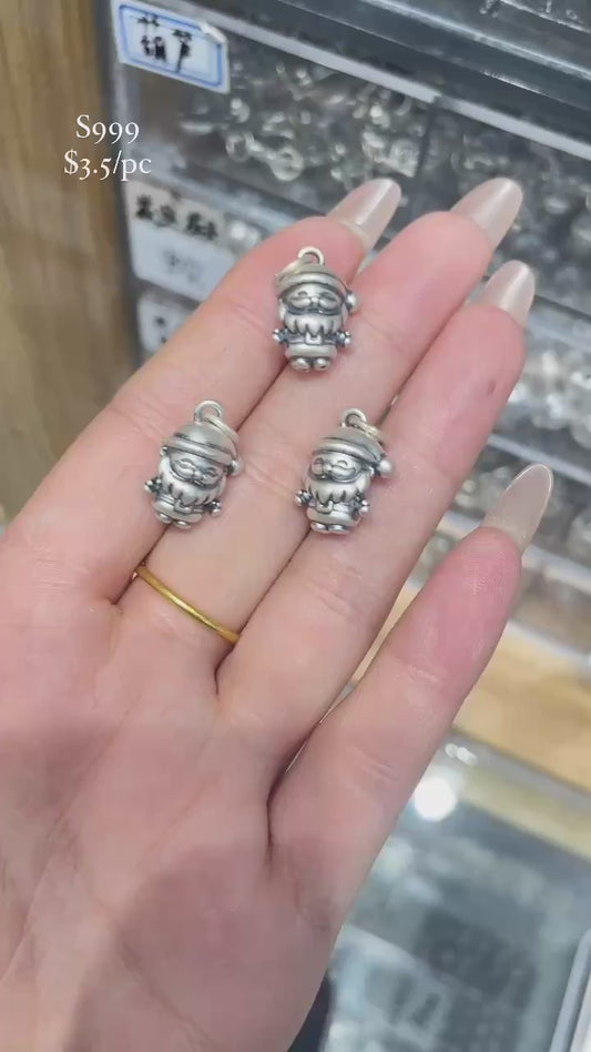 S999 Santa charm