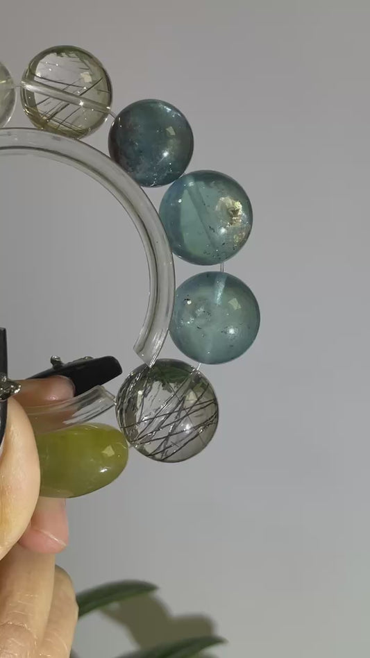 mixed material bracelet with well selected bead