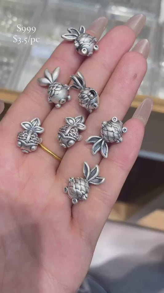 S999 Koi fish spacer